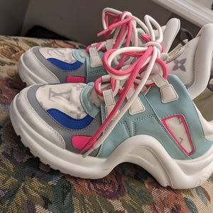 Sold: Louis Vuitton Women's Arch light Sneakers Size: 6